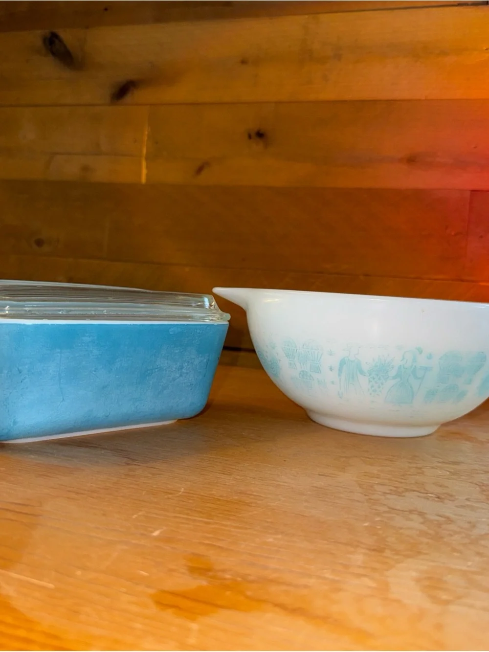 VTG Pyrex Cinderella mixing bowl turquoise White Butterprint, Refrigerator Dish
